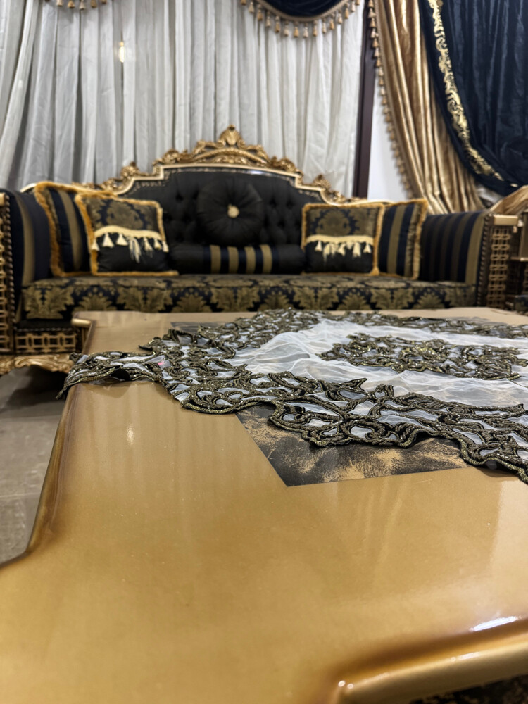 طقم كنب و طاولة طعام فاخر و ملكي - 3