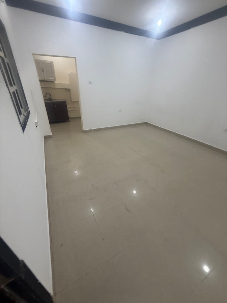 استوديو كبير بالخريطيات شامل  - 2