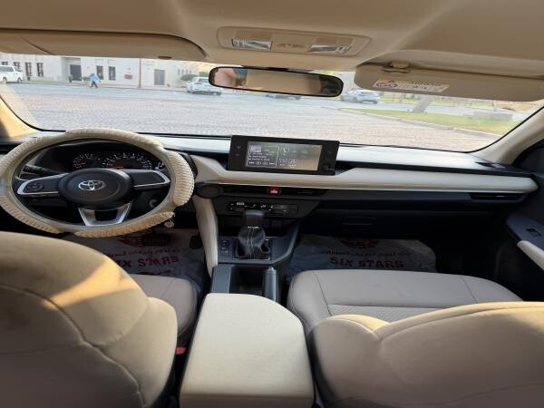 Toyota Yaris White - First Owner - 6