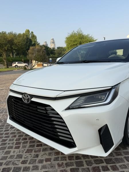 Toyota Yaris White - First Owner - 5