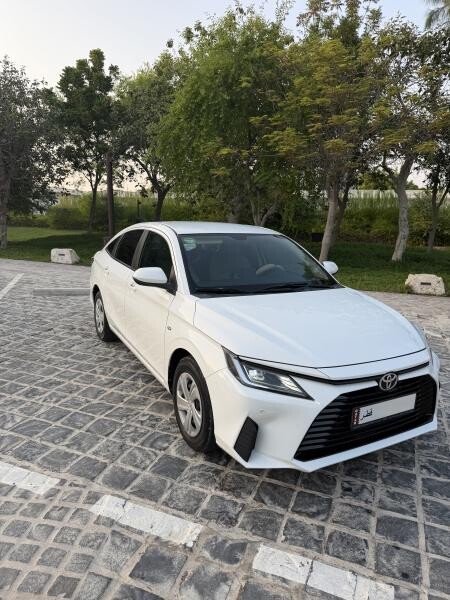 Toyota Yaris White - First Owner - 1