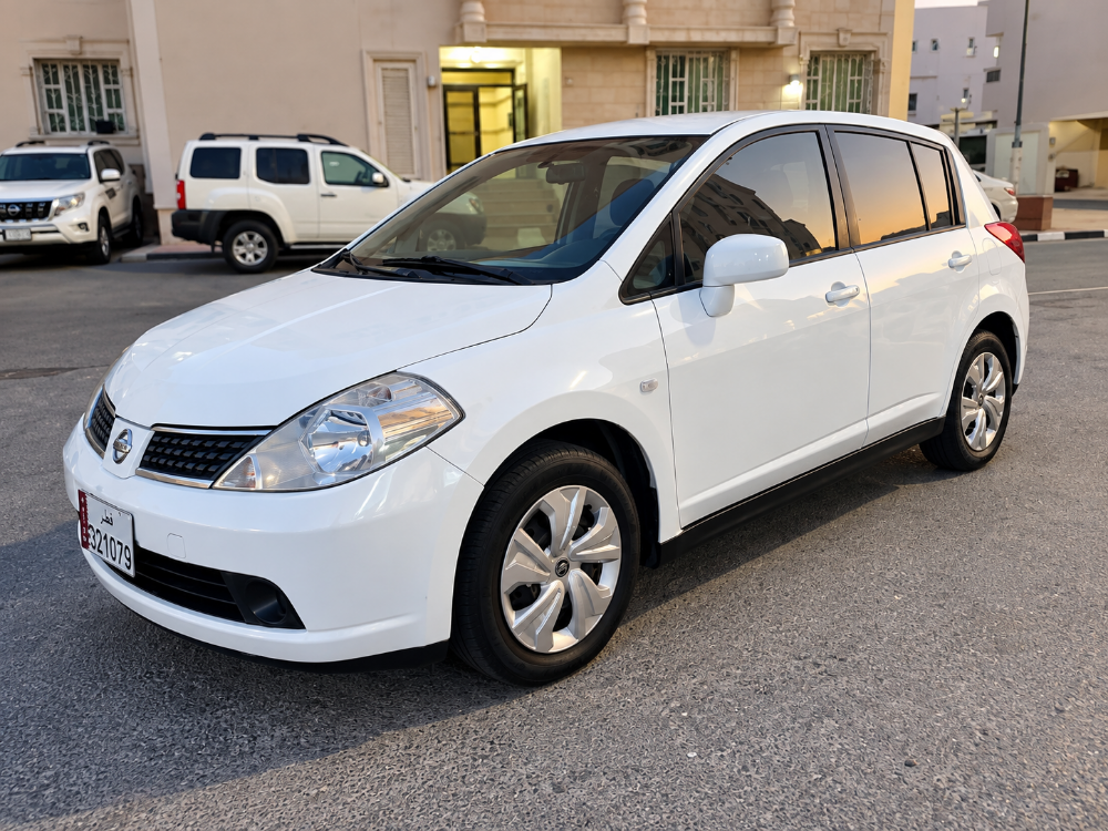 nissan tida - 1