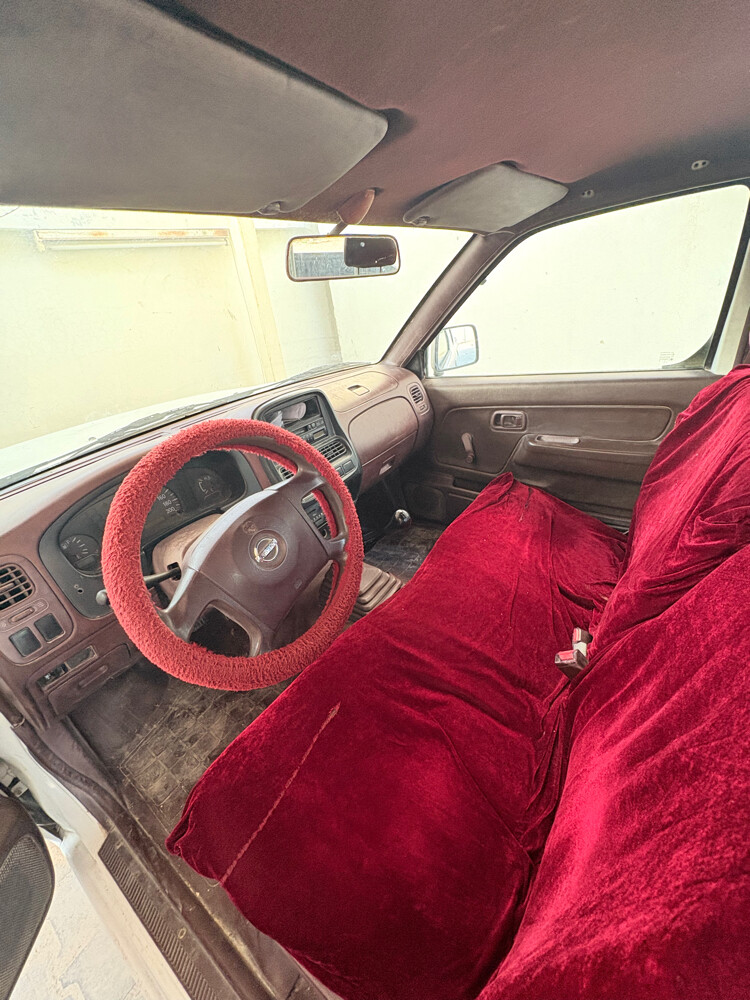 Nissan pick up - 6