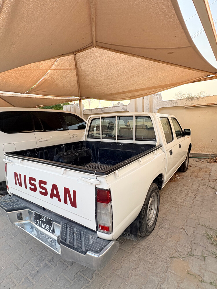 Nissan pick up - 4