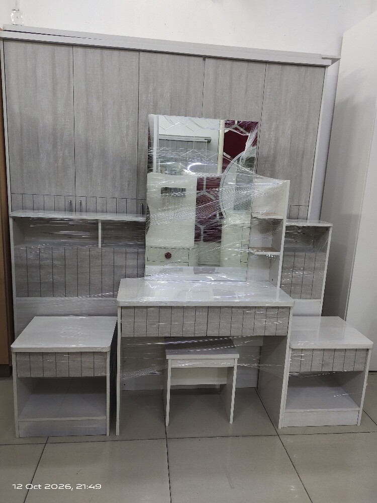 King size bedroom set for sale - 1