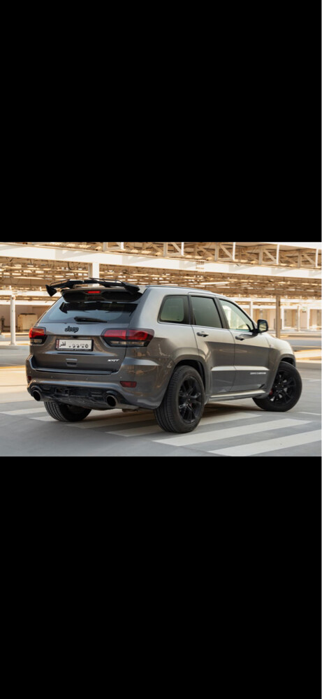 URGENT SALE Jeep Grand Cherokee SRT - 5