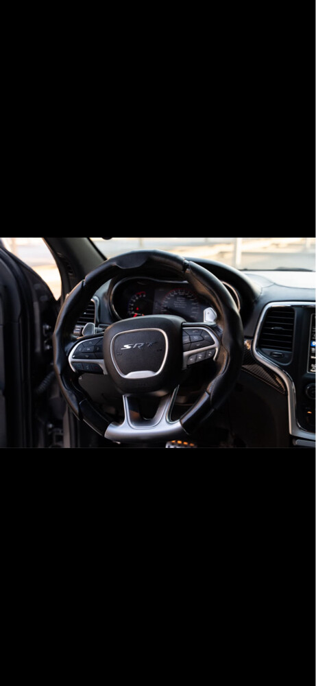 URGENT SALE Jeep Grand Cherokee SRT - 2