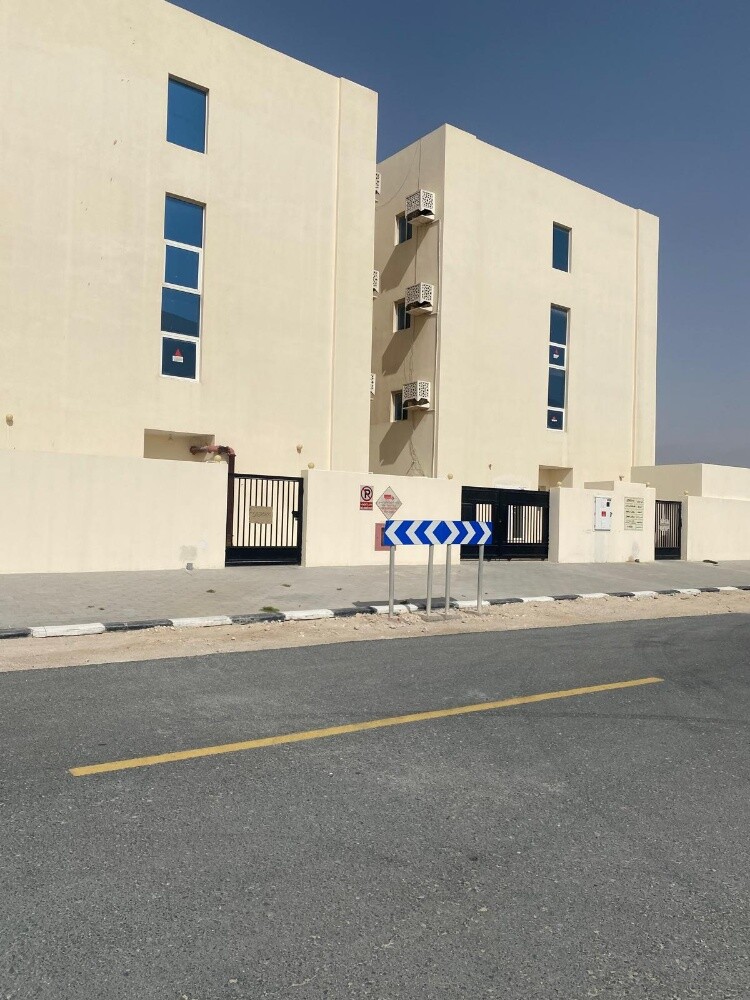 للإيجار سكن عماال 73غرفة - 4
