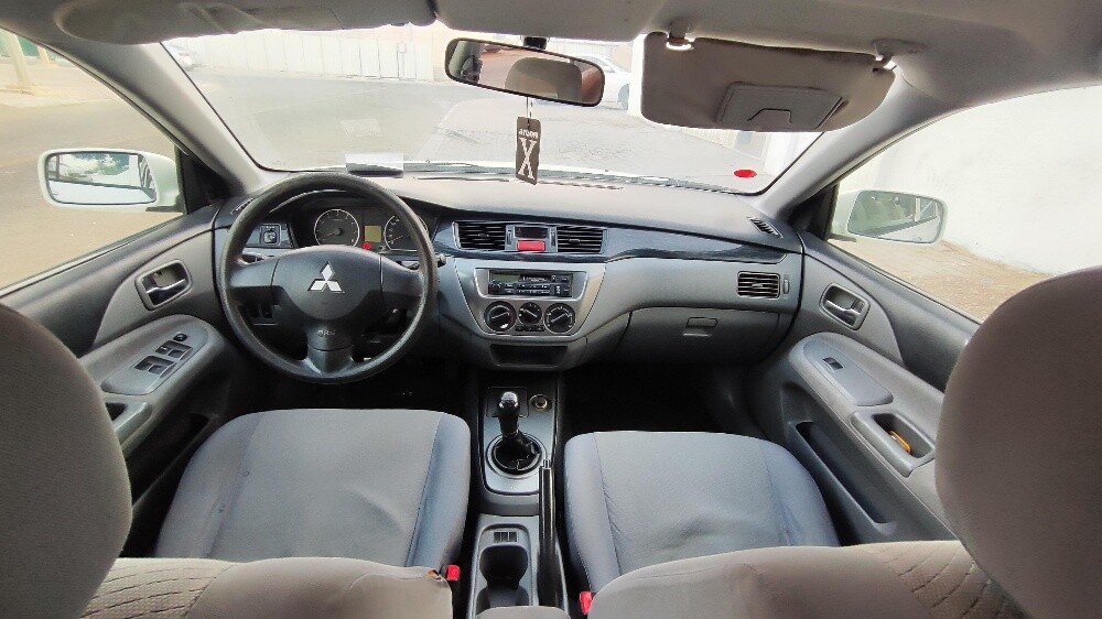 Mitsubishi lancer glx manual car - 2