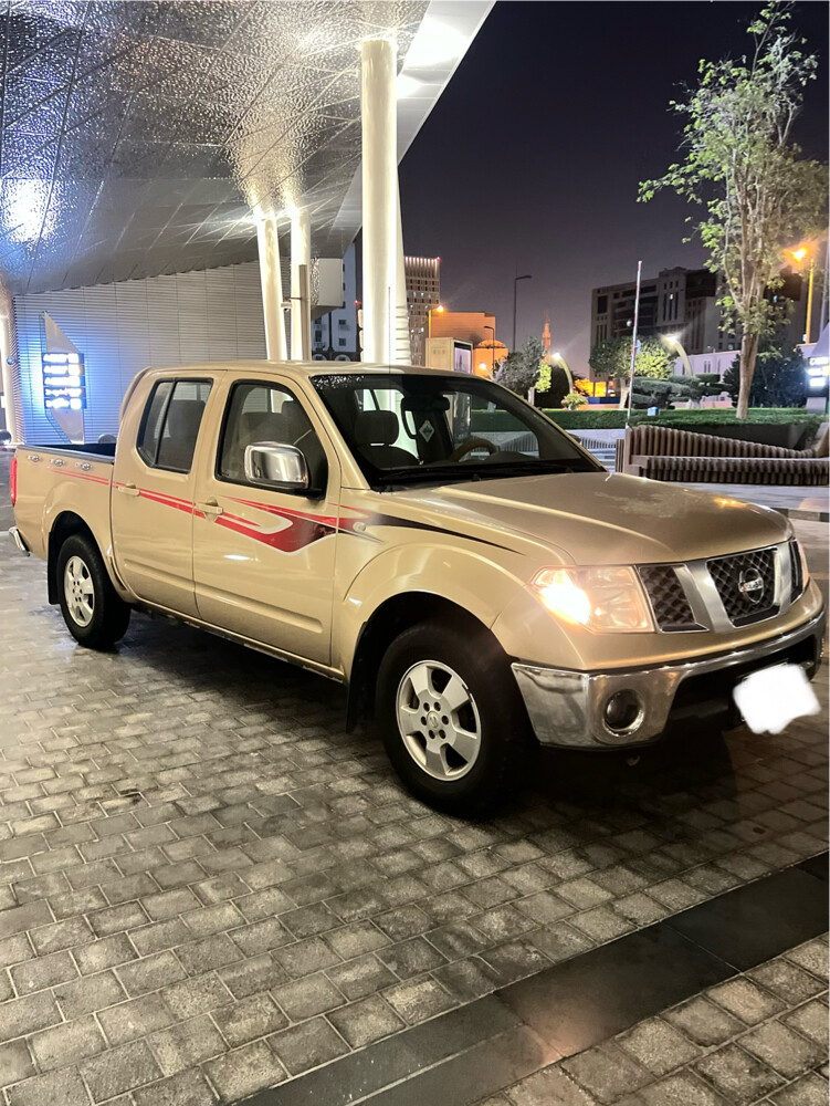  نيسان نافارا  - 1