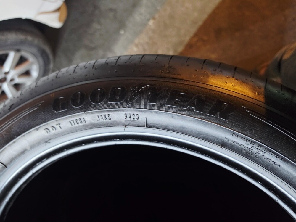 235/50/19 - 5