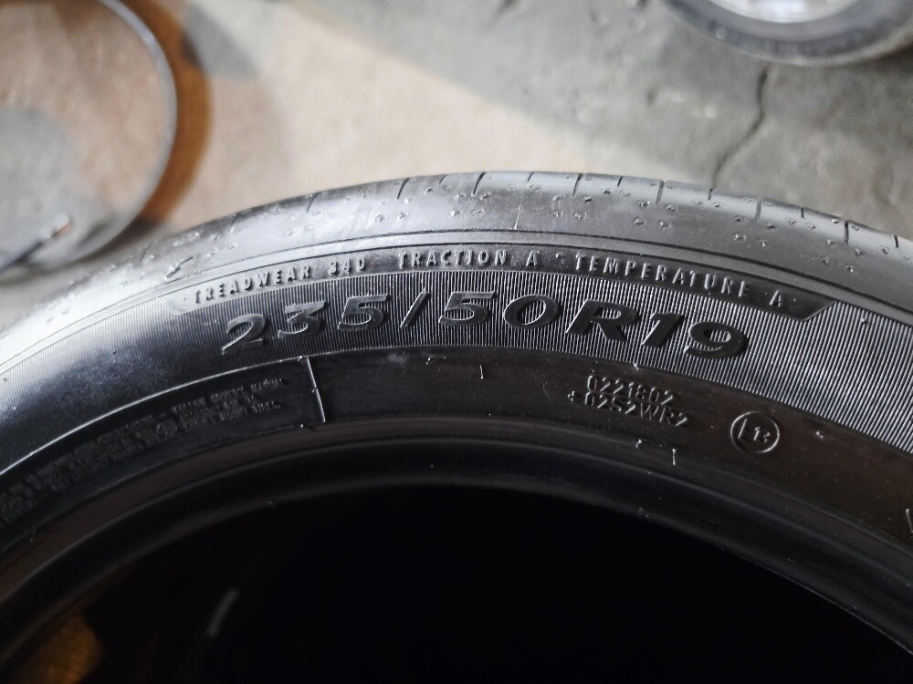 235/50/19 - 4