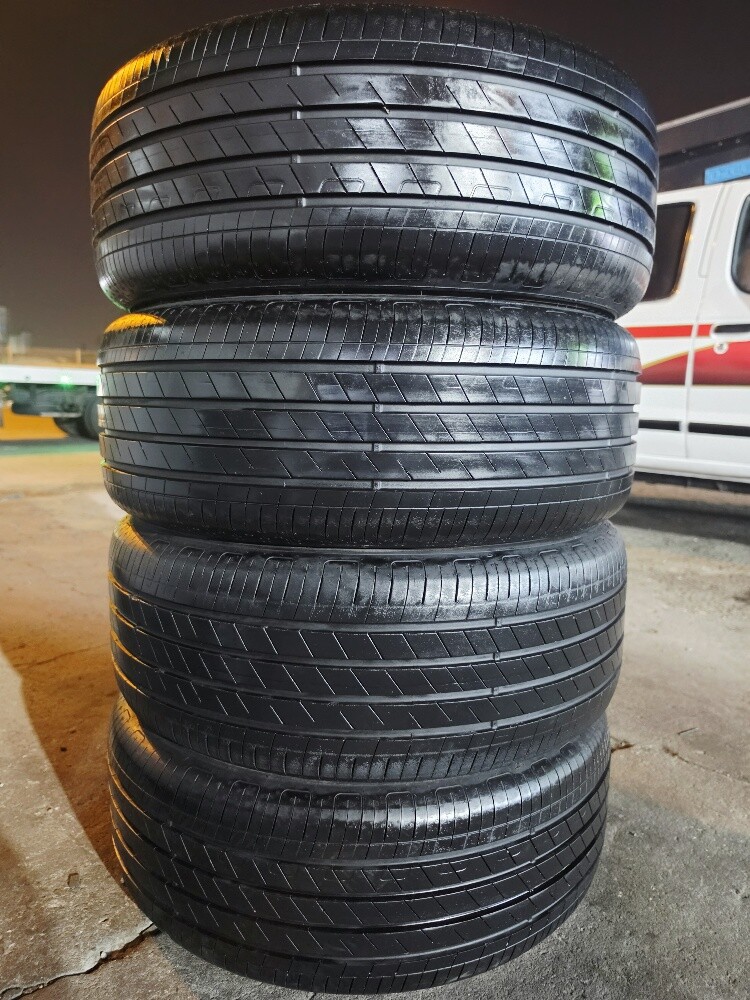 235/50/19 - 6
