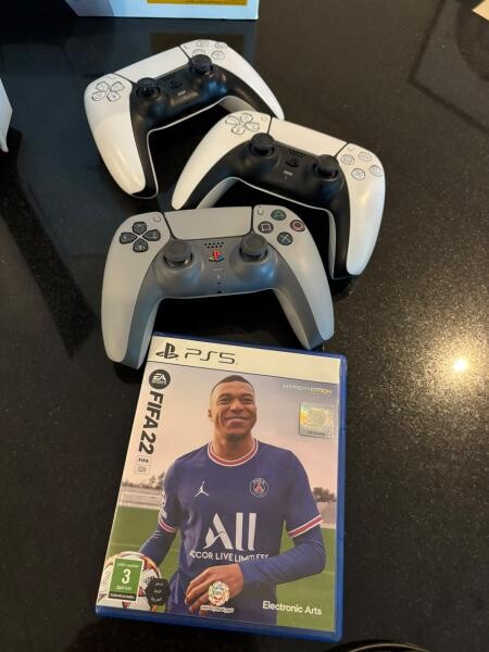 SONY PS5 DISC EDITION + 3 CONTROLS - 2