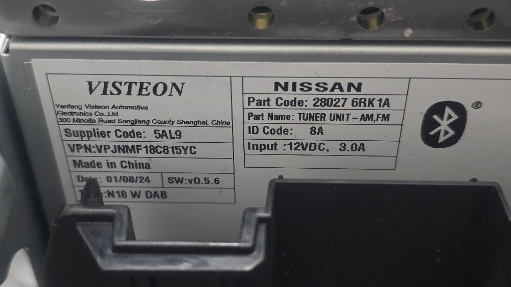 Original Nissan radio head unit - 6