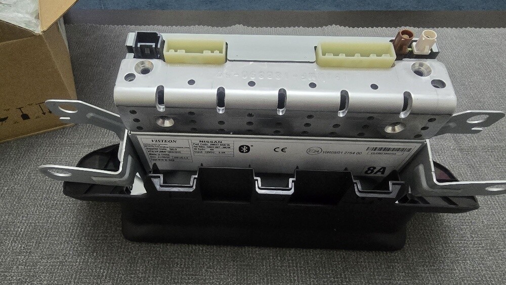 Original Nissan radio head unit - 4