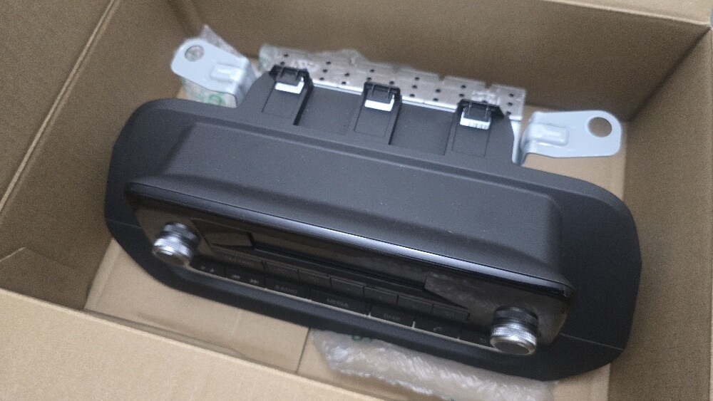 Original Nissan radio head unit - 5