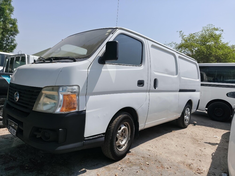 Nissan urban - 1