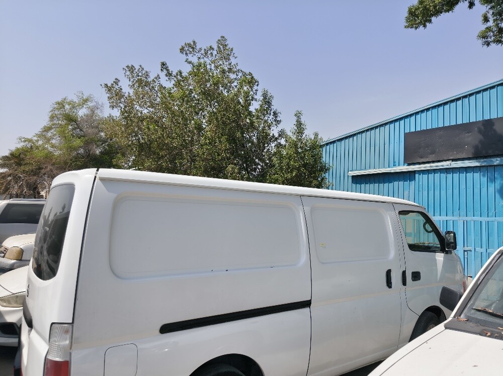 Nissan urban - 3