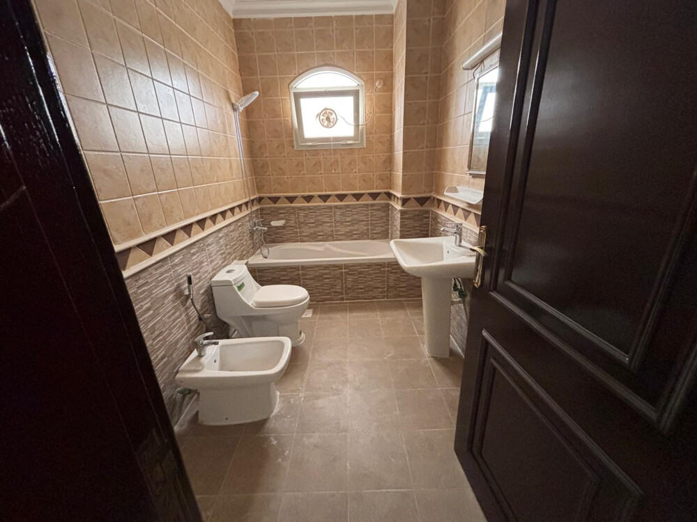 excellent 5BR villa in Al gharafa - 10