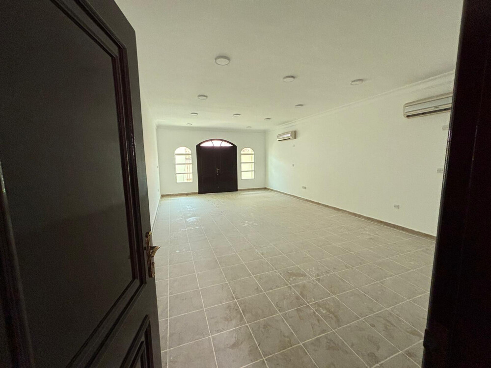 excellent 5BR villa in Al gharafa - 3