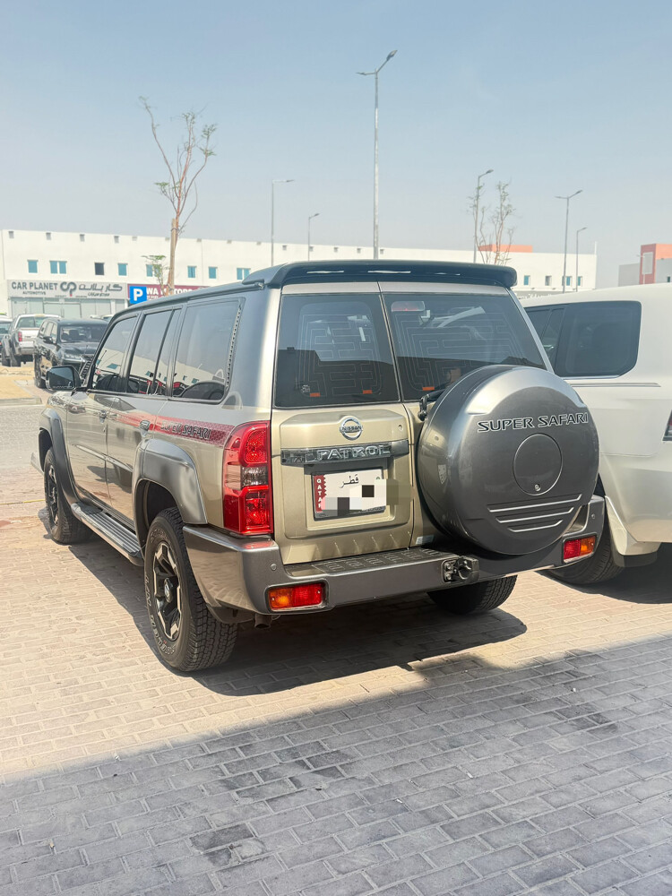 نيسان سوبر سفاري  - 1