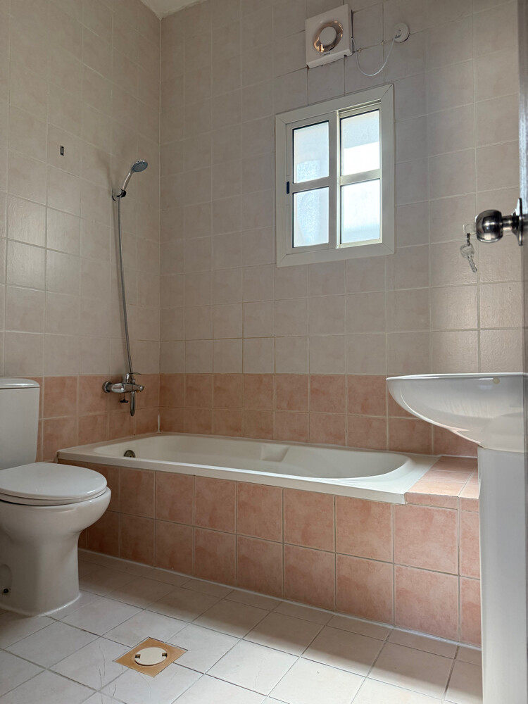 FAMILY APARTMENT (3 BHK), BIN OMRAN - 5