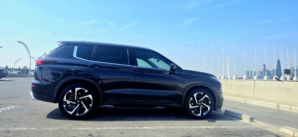 MITSUBISHI OUTLANDER SINGLE OWNER - 3