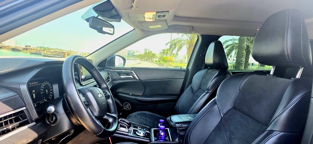 MITSUBISHI OUTLANDER SINGLE OWNER - 8