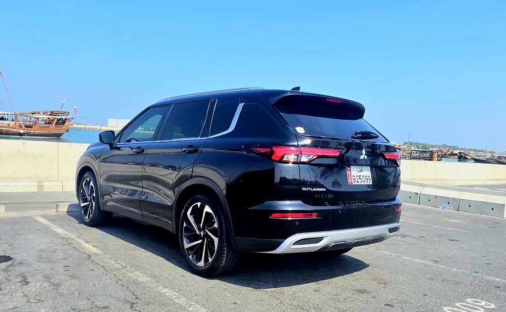 MITSUBISHI OUTLANDER SINGLE OWNER - 7