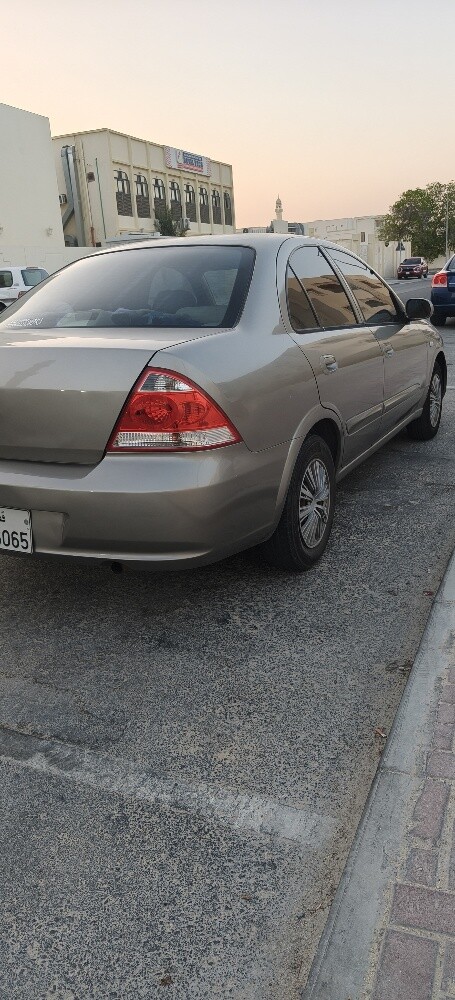 Nissan Sunny - 4