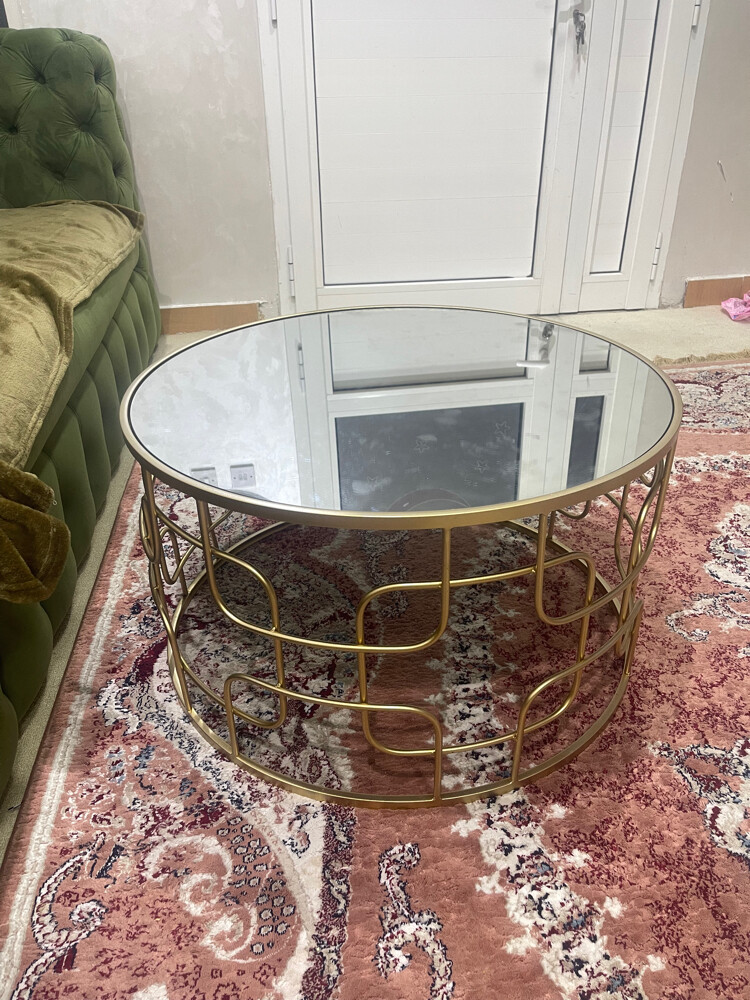 طاوله بحاله ممتازه  - 1
