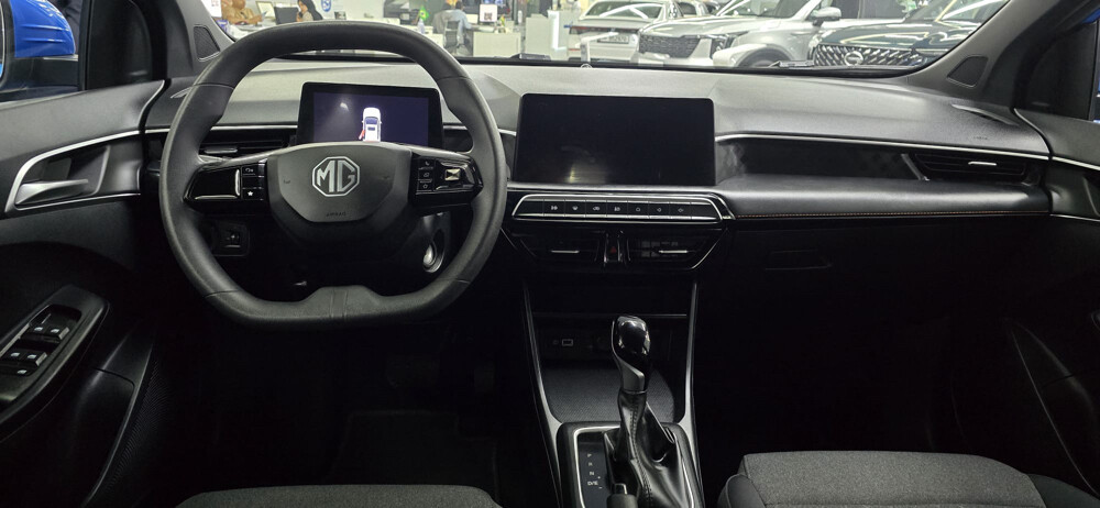 MG3 showroom condition like new 0 accident lady owner under warranty until 2030  - 3