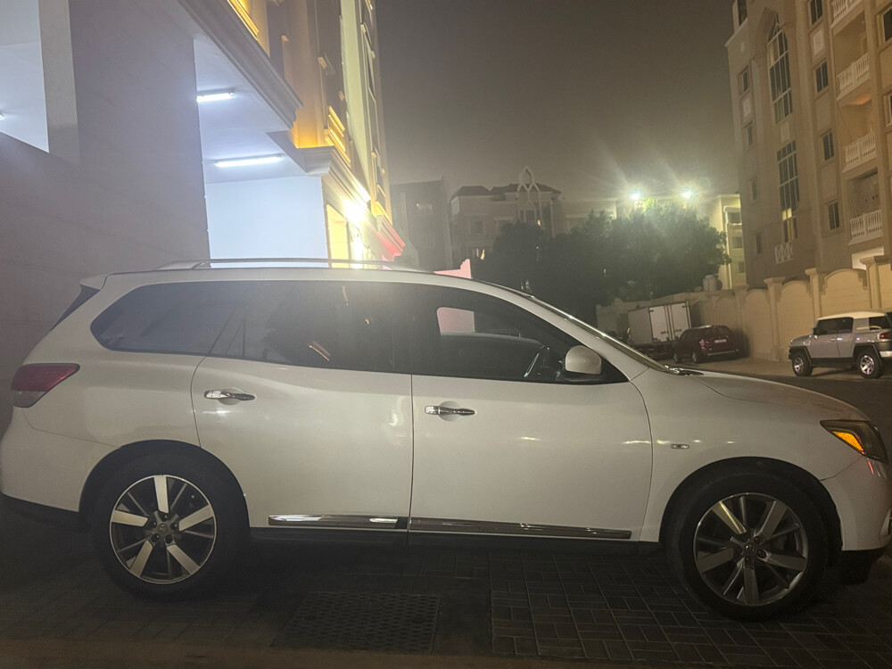 Nissan Pathfinder 2014 SUV - 1