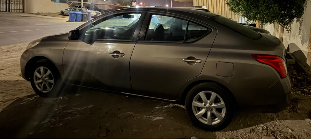 nissan sunny - 1