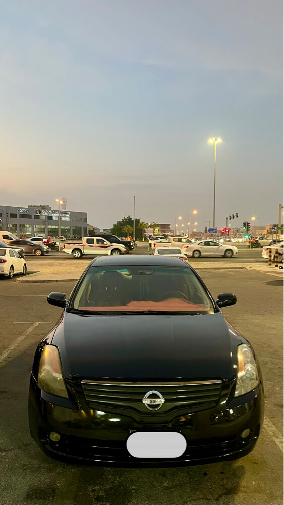 Nissan Altima - 1