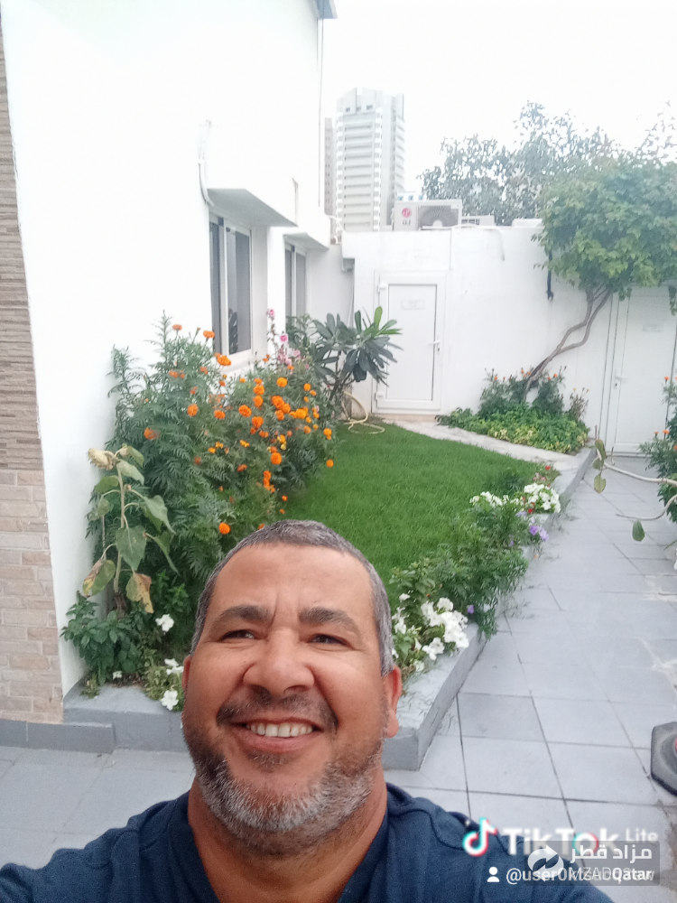 منسق حدائق للتواصل 31094486 - 1