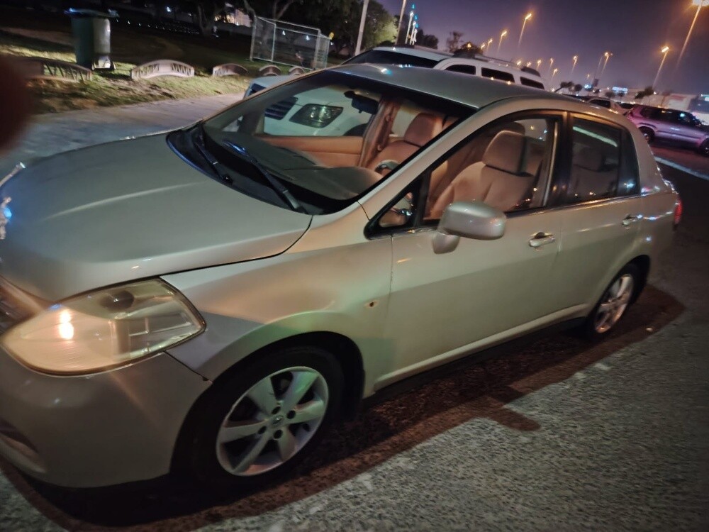 Nissan tida - 2