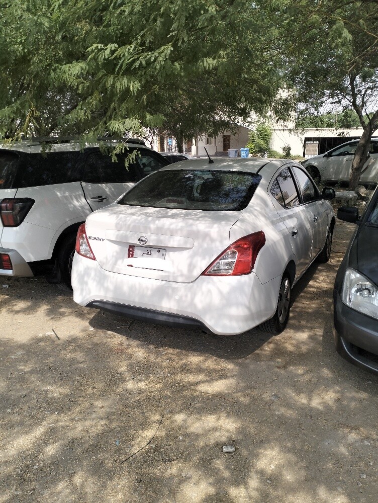 Nissan sunny - 1