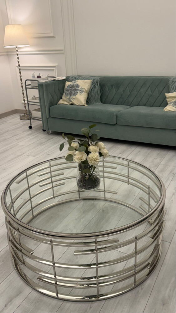 For sale: a set of chairs and table - 1