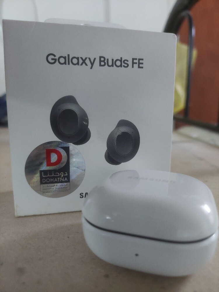 Samsung buds FE with box - 3