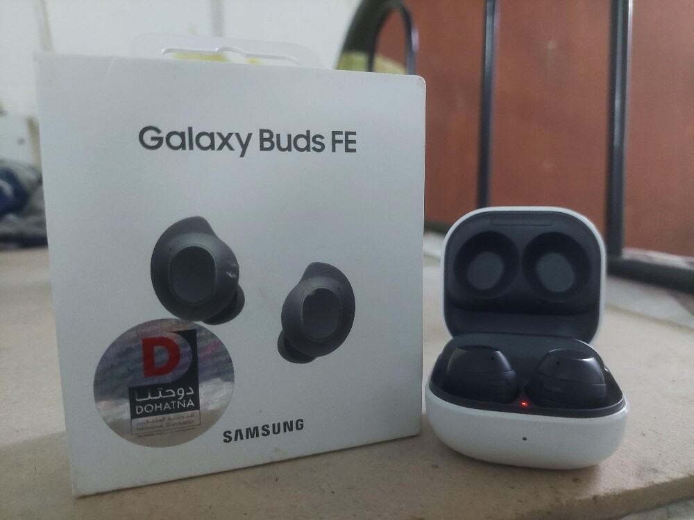 Samsung buds FE with box - 1