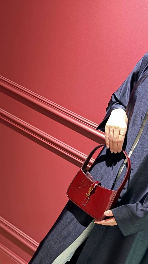 Saint Laurent LE 5 a 7 In Patent Le - 3
