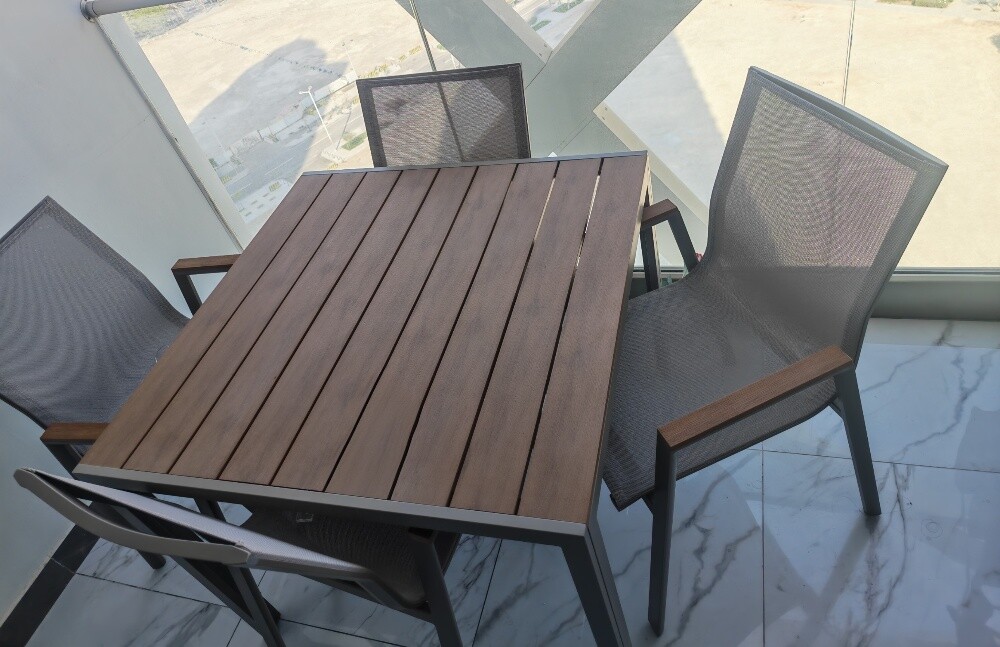 table with 4 chair - 1