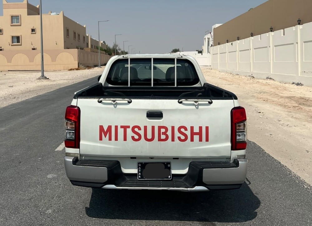 MITSUBISHI L200 - 4