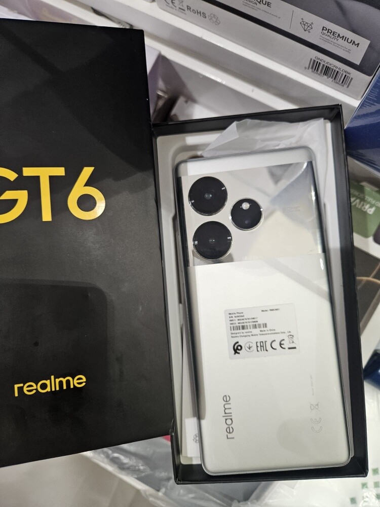realme GT6  512 gb - 2