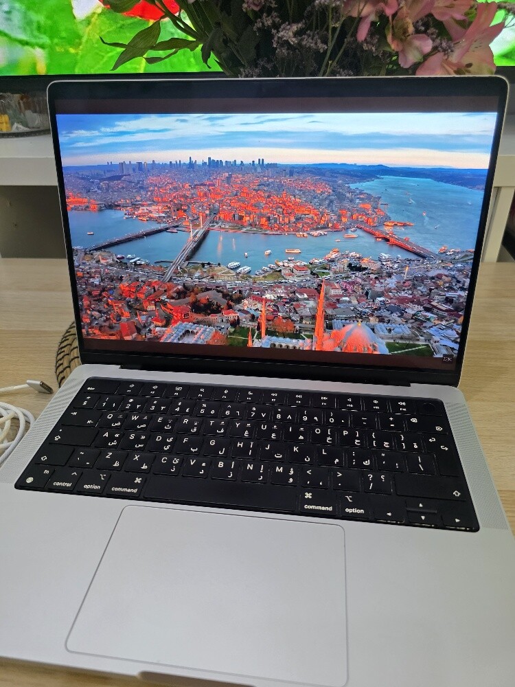 16/1TB 14" Macbook M1 Pro Gray - 5