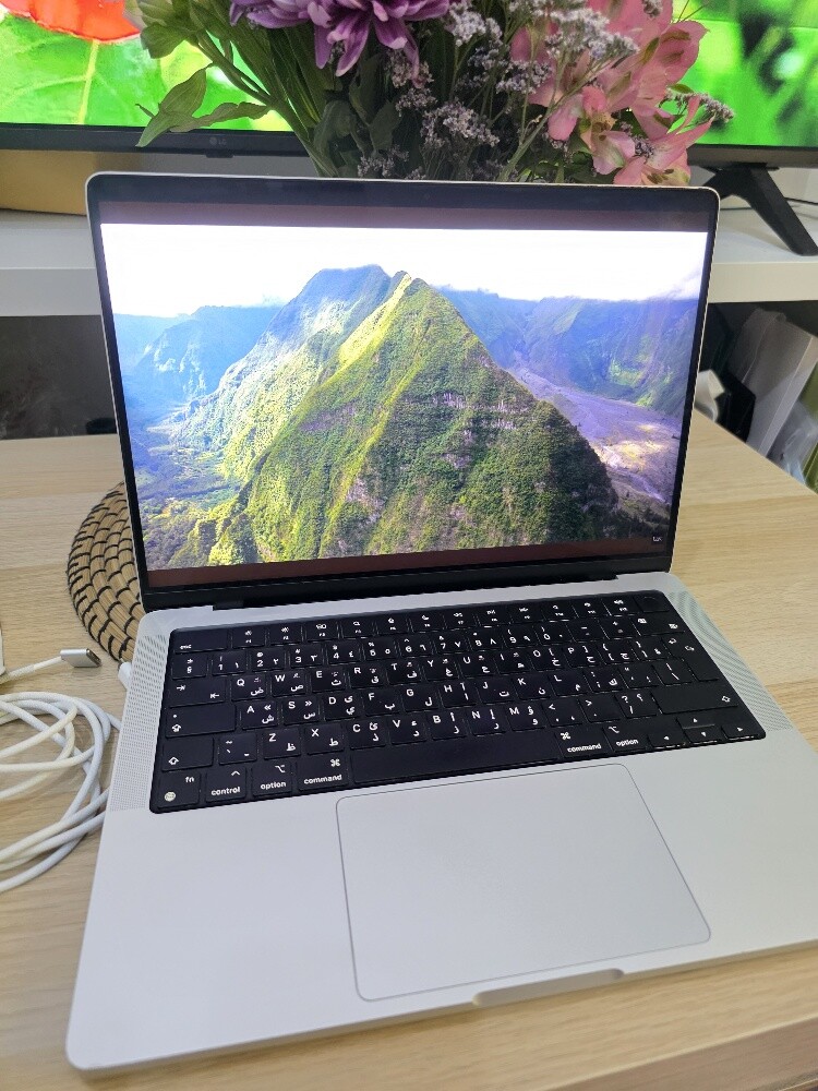 16/1TB 14" Macbook M1 Pro Gray - 2