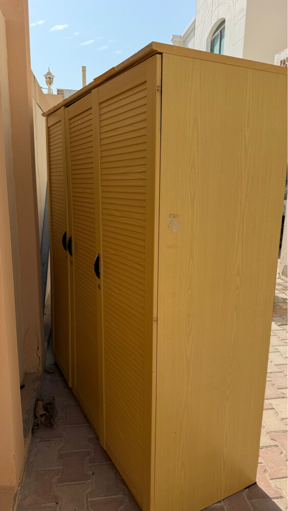 2 wardrobes 1 study desk - 3