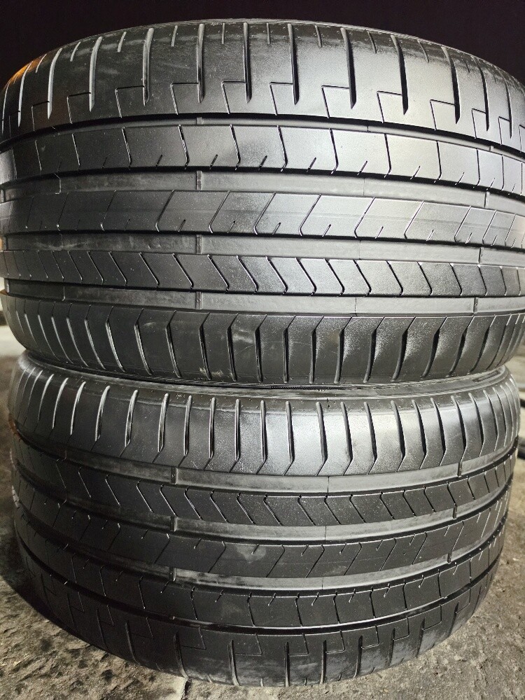 285/30/21 Pirelli Tyre - 2